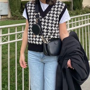 Oak and fort houndstooth knit vest